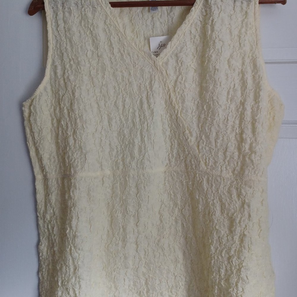 Crinkly pale yellow top